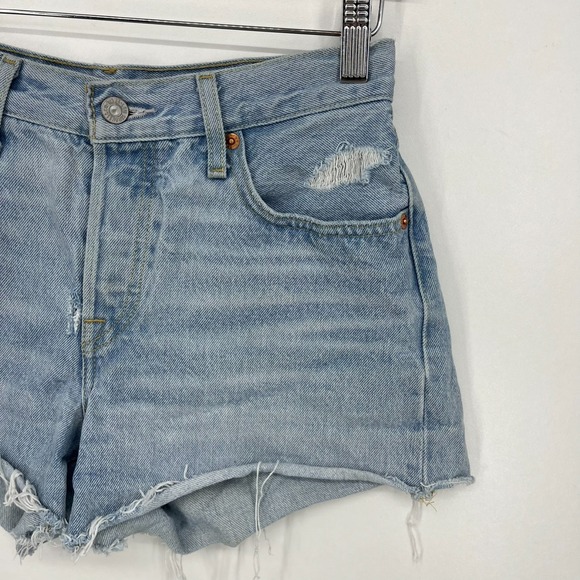 Levi's 501‎ 90's Denim Shorts Women's Size 24 Blue Distressed Light Wash - Picture 2 of 16